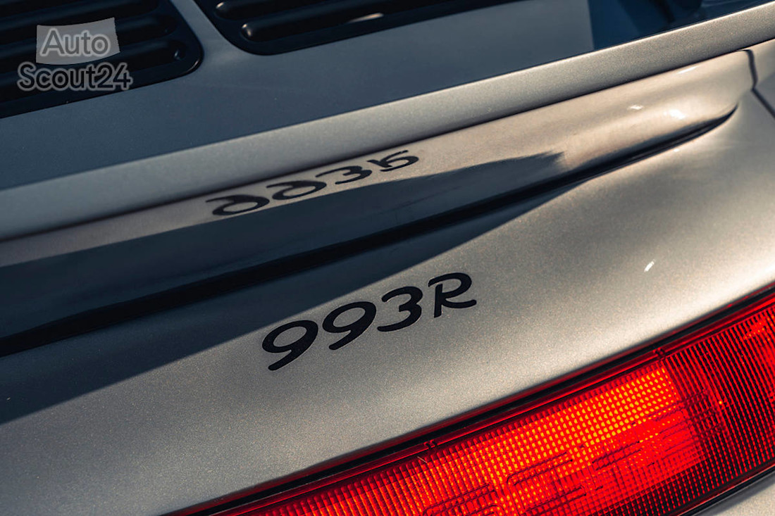 Autoart-993R-By-Paul-Stephens-Porsche-993 (12).jpg