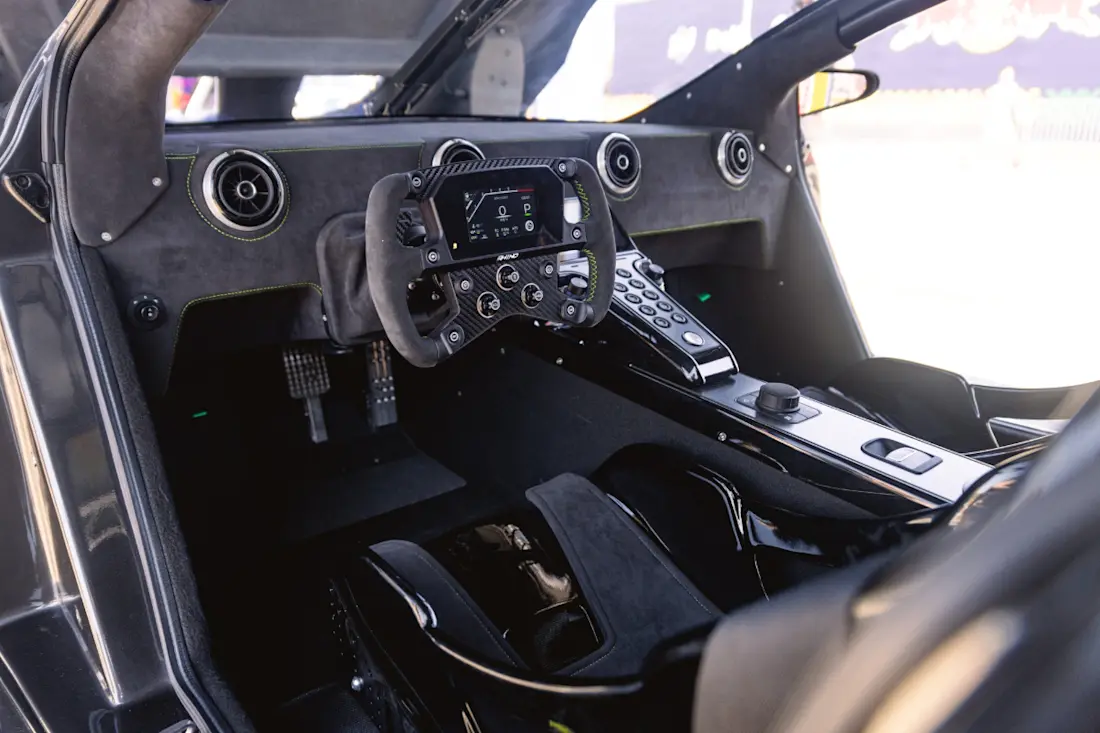 Volante del Rhino Racing RR01