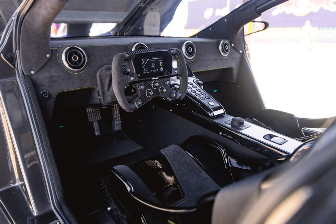 Volante del Rhino Racing RR01.jpg
