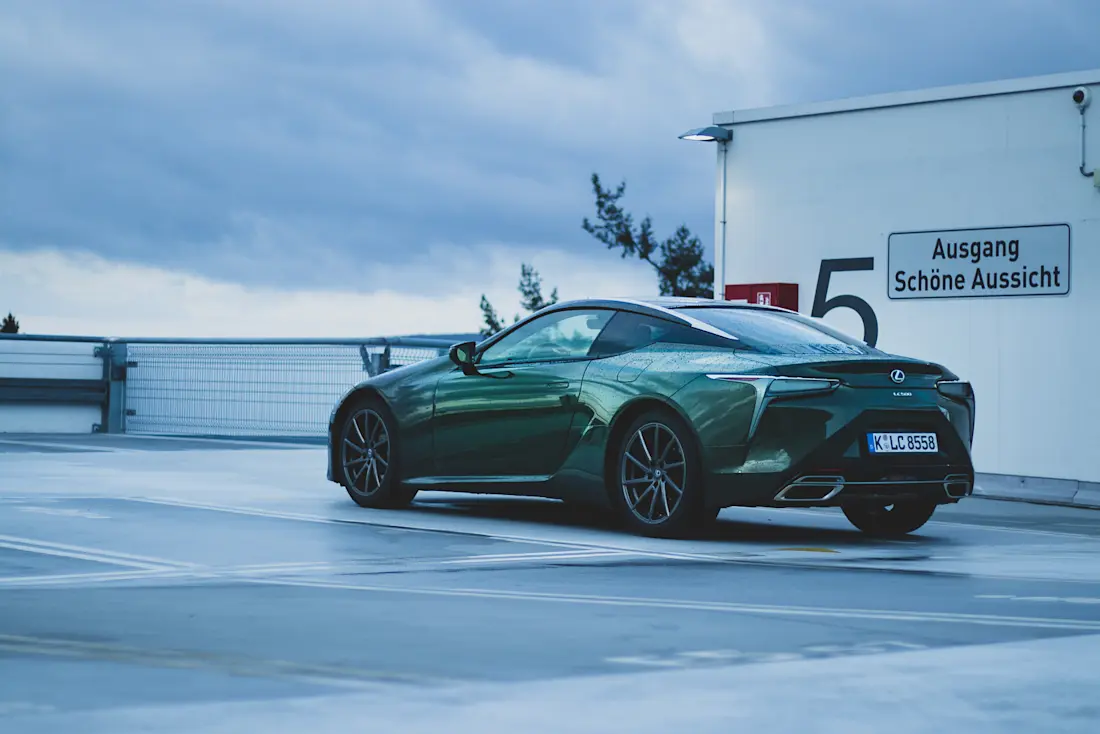 Lexus LC 500 Club Edition Back 1
