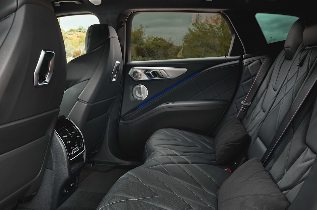 bmw-x8-m-seats
