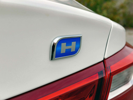 Editorial 2018 chevrolet malibu hybrid 13 bh
