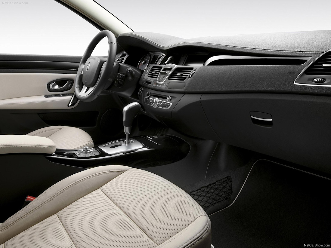 Renault-Laguna-2011-1600-0b