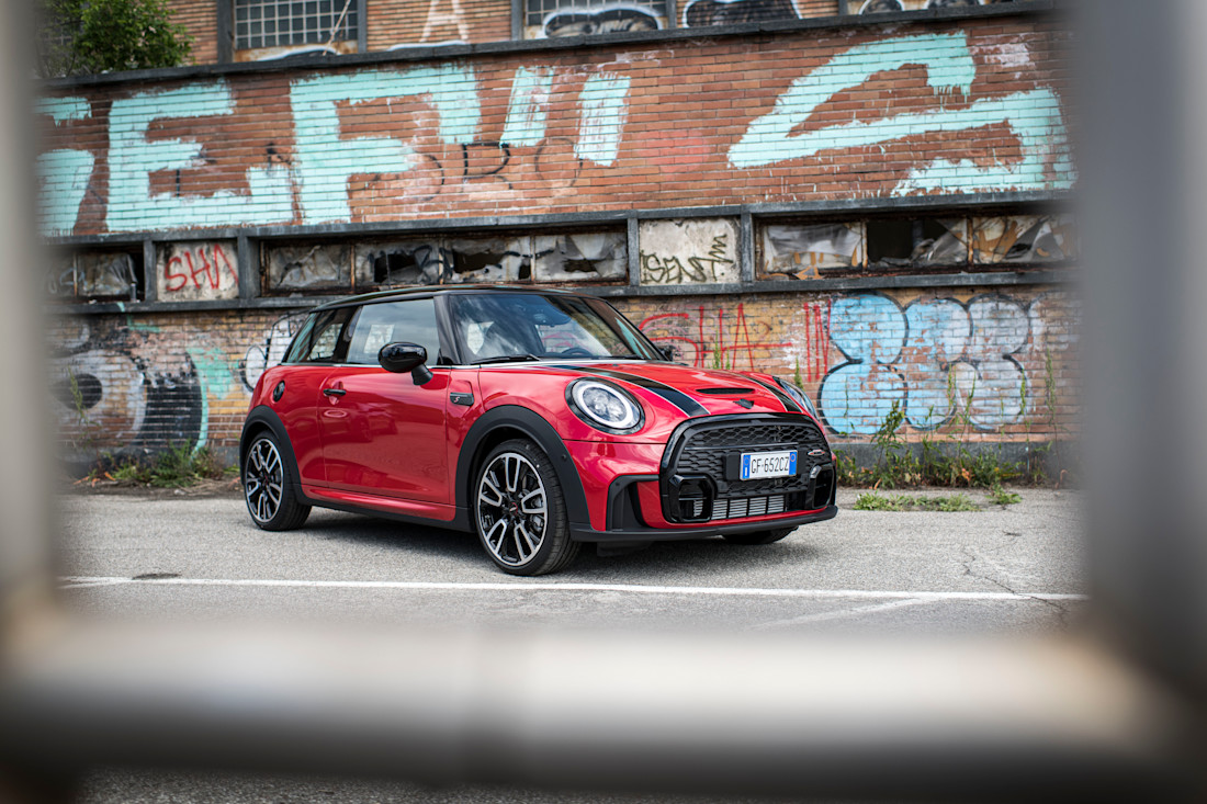 L'originale, si rinnova: Nuova MINI 3 porte, MINI 5 porte, MINI Cabrio