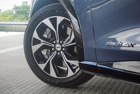 Editorial 2021 ford mustang mach e premium awd 18 di