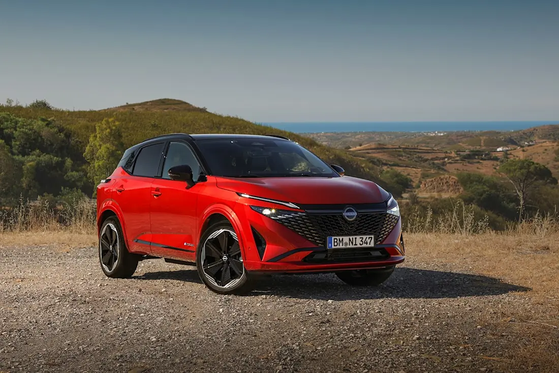 14. New refreshed Qashqai 2024 in fuji sunset color parked beside the road in Faro, Portugal-min 14. New refreshed Qashqai 2024 in fuji sunset color parked beside the road in Faro, Portugal-min