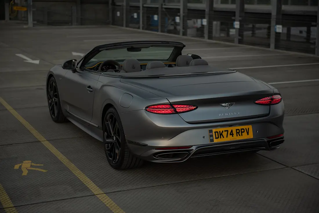 bentley-continental-cabrio-speed-hybrid-2025-seite-heck