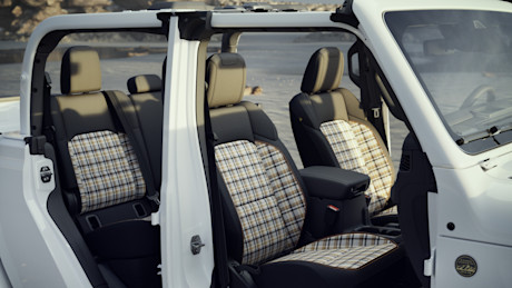 Et de trois : Jeep présente le Wrangler 85e anniversaire 2026 Body Image