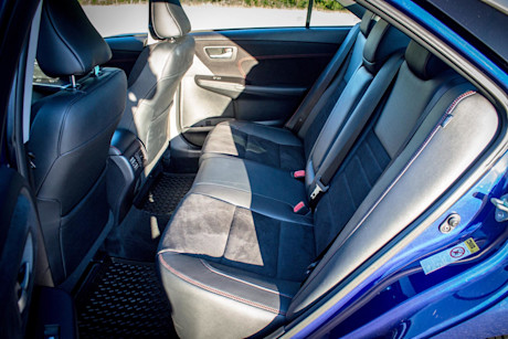 Editorial 2015 toyota camry xse v6 bm 10