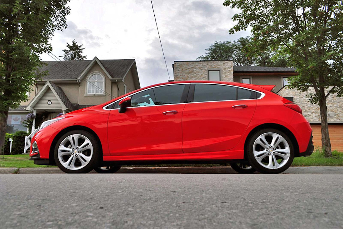 Editorial 2017 chevrolet cruze hatchback premier 03 mb