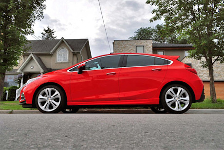 Editorial 2017 chevrolet cruze hatchback premier 03 mb