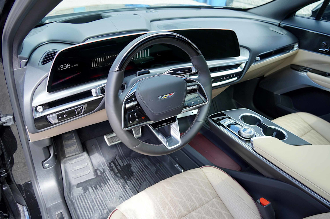 2026-Cadillac-Lyriq-V-FR (20).jpg