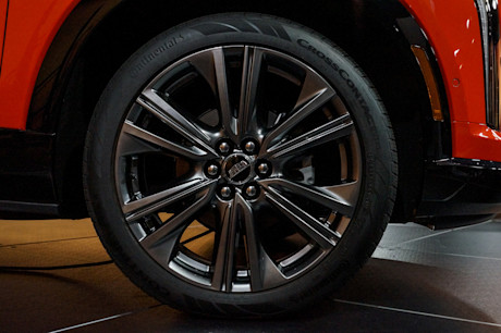 Editorial 2025 cadillac optiq preview jv 241003 3