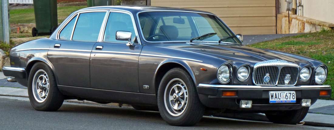 daimler-double-six-side