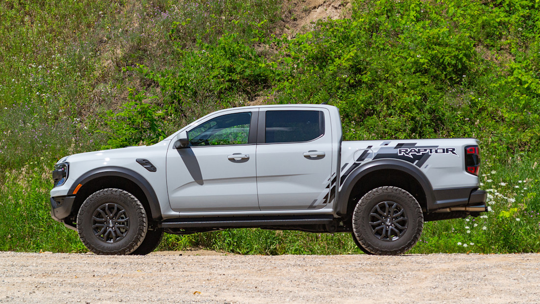 2026 Ford Ranger Raptor v Toyota Tacoma TRD Pro - Comp - KP - 261009 - 12.jpg