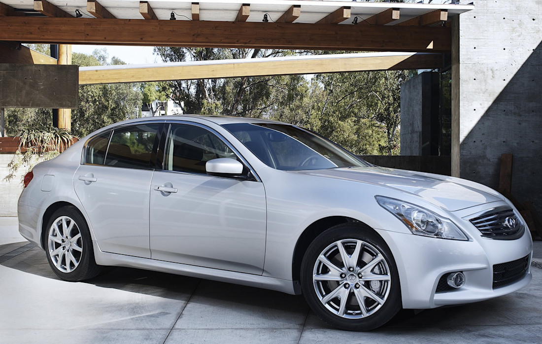 infiniti-g37-side