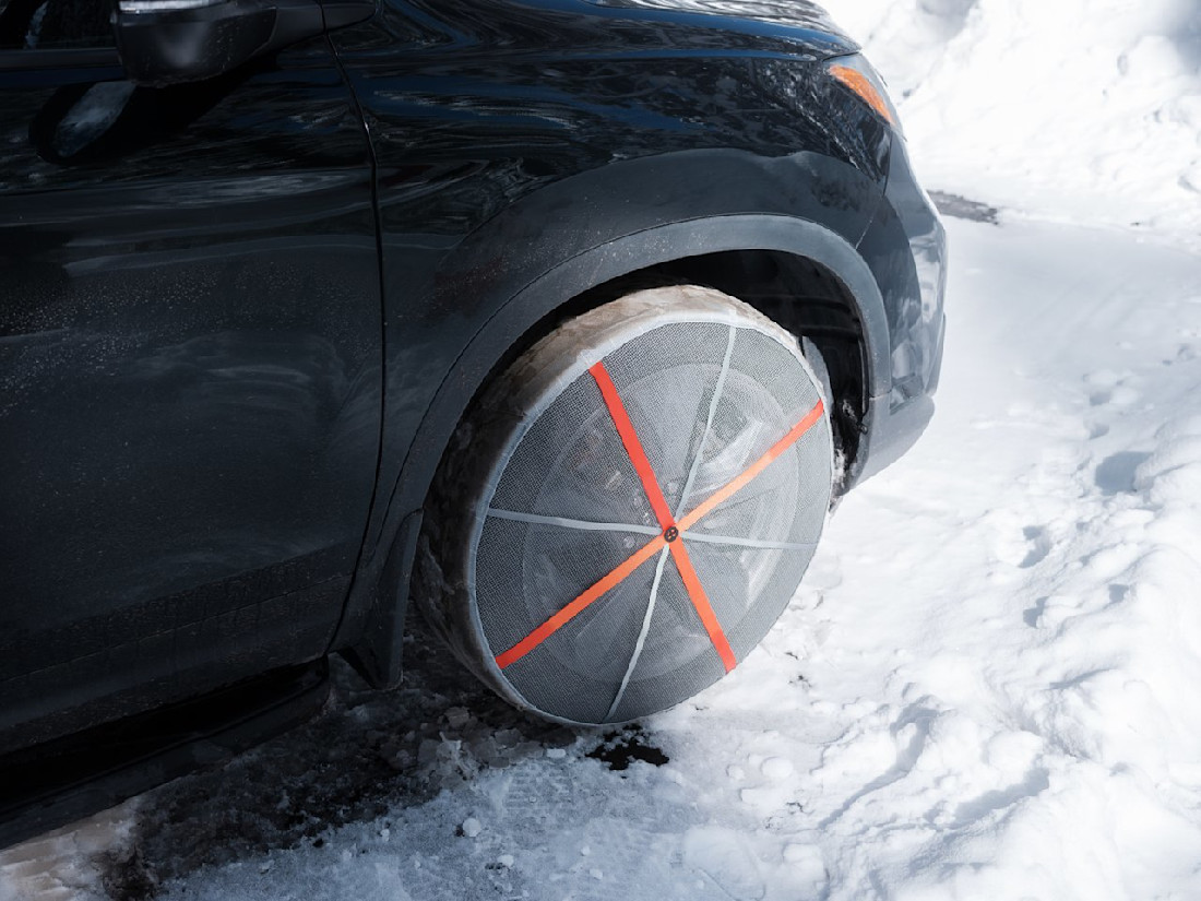 Calze da neve al posto delle catene: cosa dice la legge nel 2025