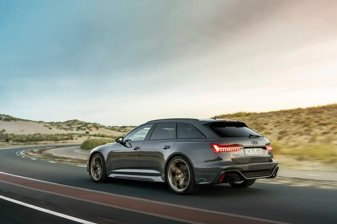 Audi RS 6 Performance (2022) rijdend 2
