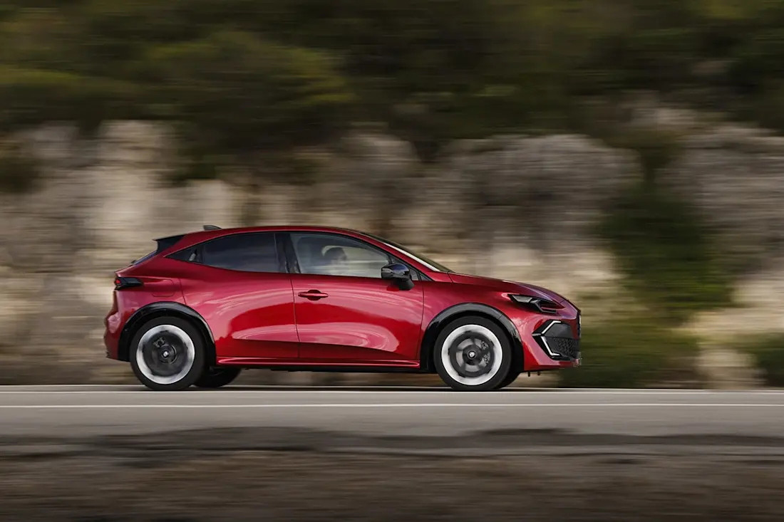 BEBE20251211 Renault Clio 08