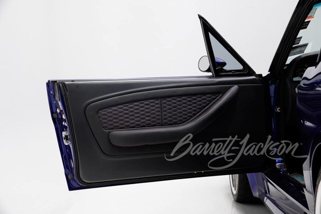 Ford-Mustang-1965-venom-restomod (7).jpg