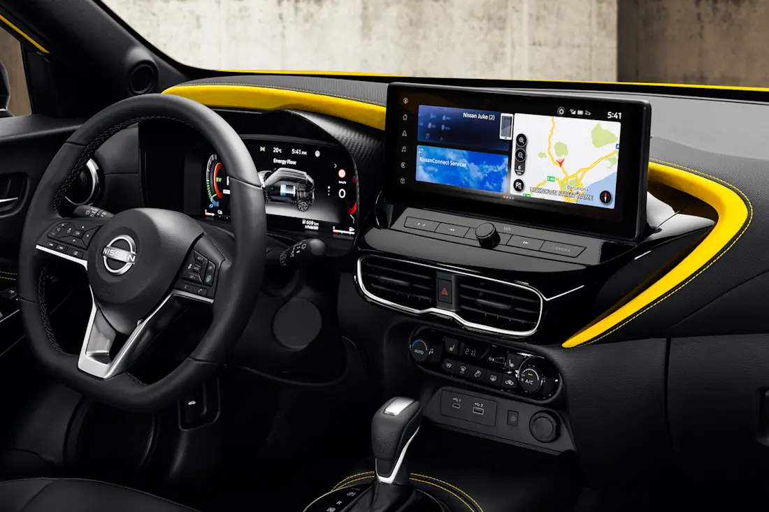JUKE MC 2024 - interior iconic yellow body color - N-Sport - dashboard detail