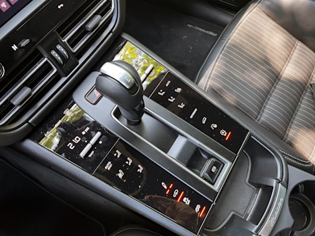 Editorial 2023 porsche macan t td 230728 15 pb