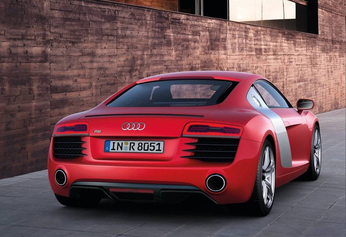 3Mp3MowI2pvqF5aSGvskRM-126af703feaacc0bfd3b987eeacf434a-Audi-R8-2013-1600-08-1100