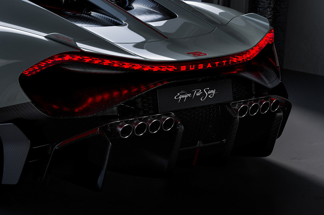 je-raadt-nooit-hoeveel-uitlaten-deze-peperdure-supercar-heeft-2025-03.jpg