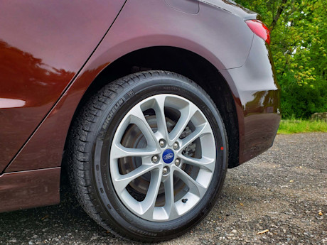 Editorial 2019 ford fusion energi titanium 09 sw