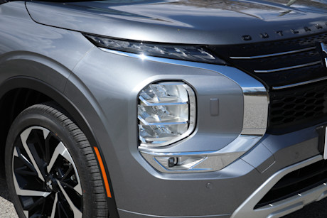 Editorial 2024 mitsubishi outlander phev gt premium 15