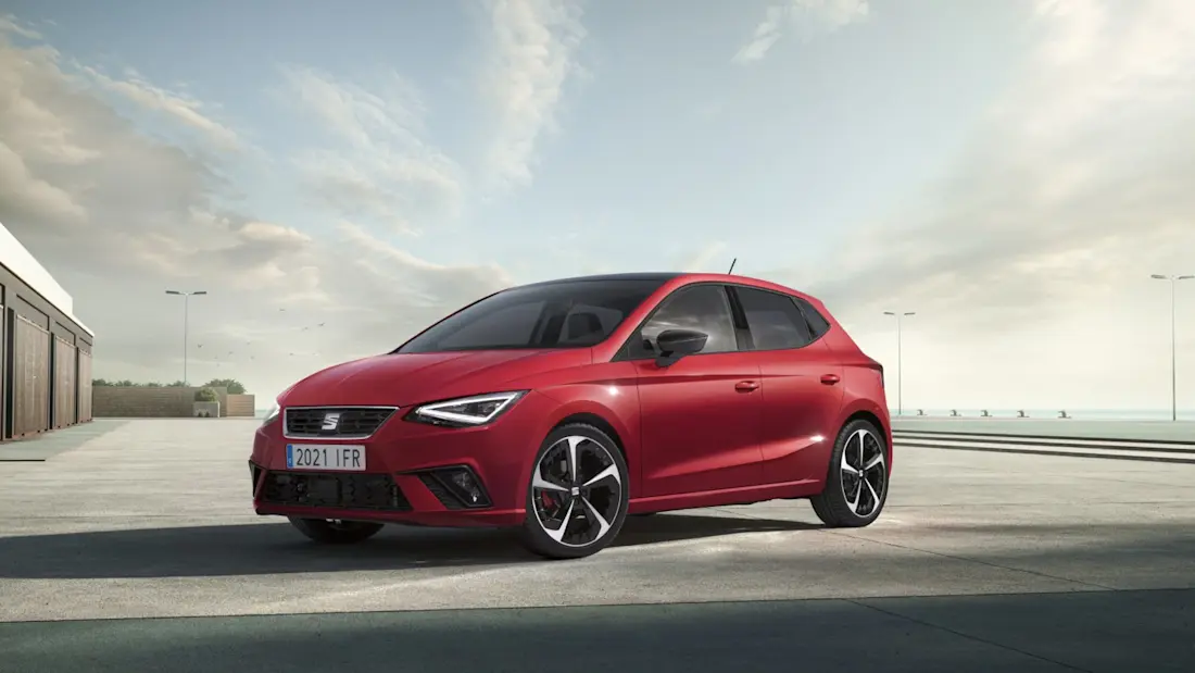 Der Seat Ibiza kommt 1984 auf den Markt und jagt den verwandten VW Polo mit günstigem Preis und sportlichem Image.  Der Seat Ibiza kommt 1984 auf den Markt und jagt den verwandten VW Polo mit günstigem Preis und sportlichem Image.