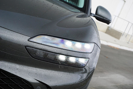 Editorial 2024 genesis gv60 performance awd td 231128 07 di