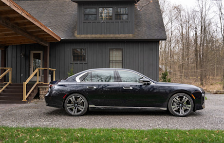Editorial 2024 bmw 750e jw 26