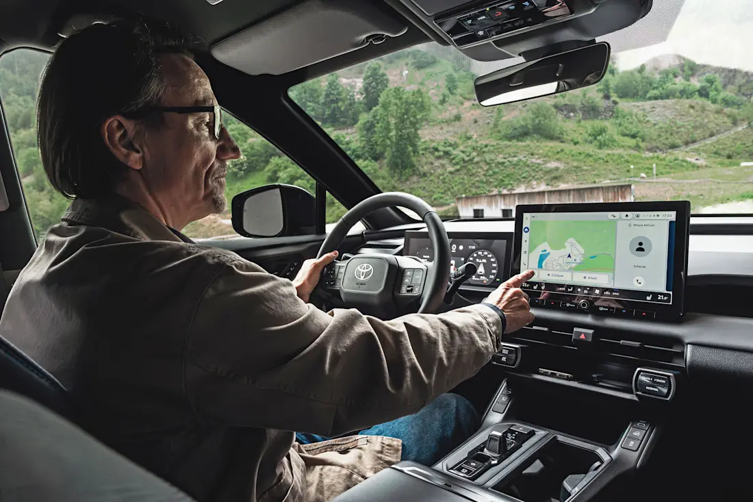 4 toyota-rav4-2026-ah-cockpit