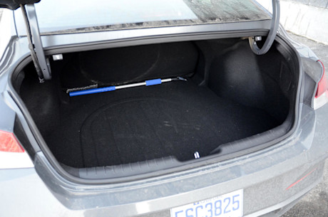 Hyundai Elantra 2024 : essai routier Body Image