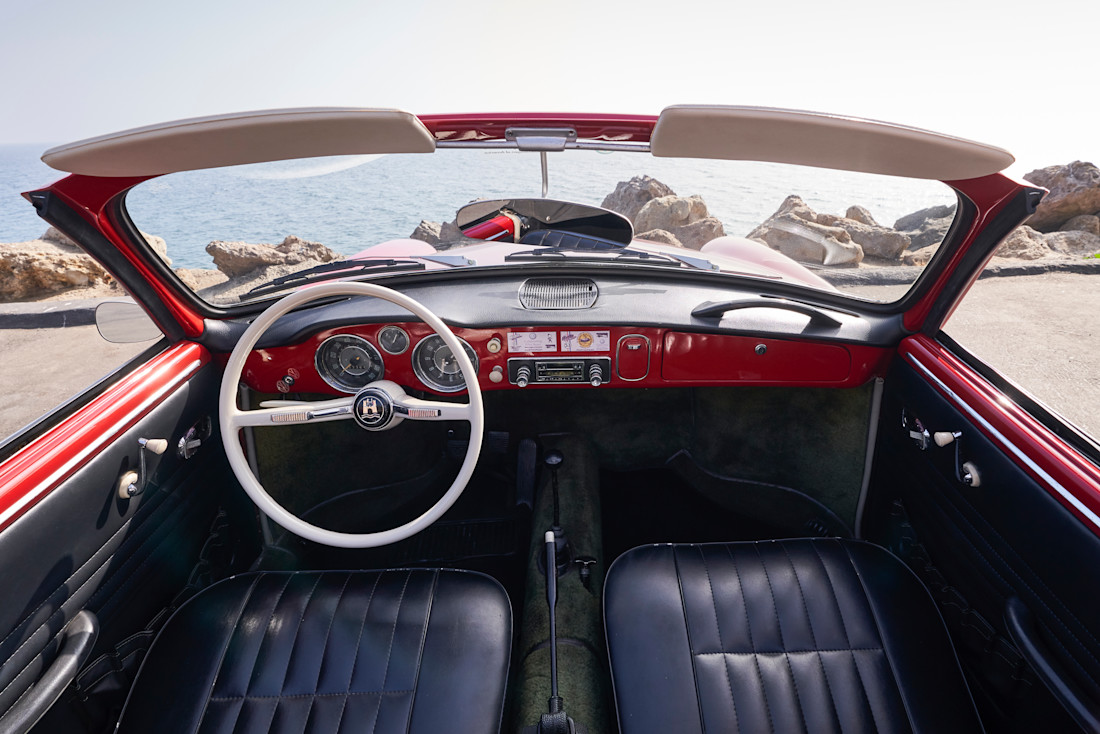 volkswagen-karmann-ghia-interior