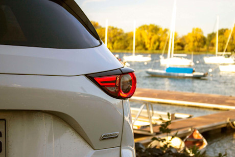 Mazda CX-5 Signature 2.5T vs 2.2D 2019 : match comparatif Image
