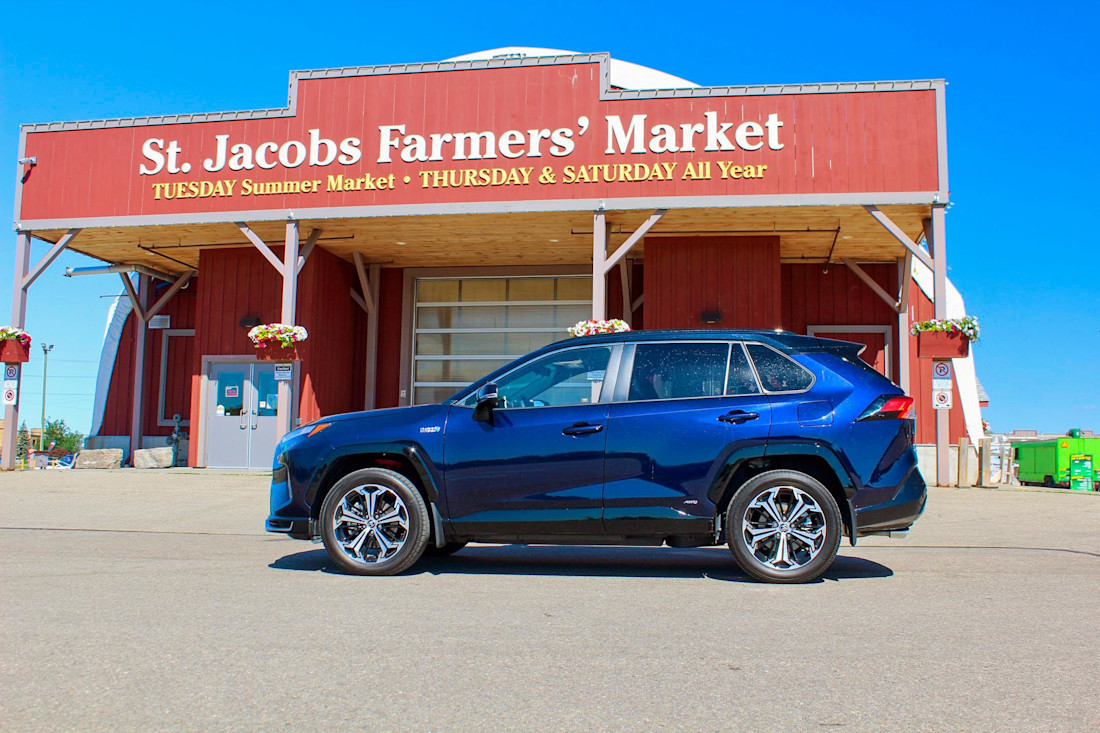 Editorial 2022 toyota rav4 prime xse awd 04 pb