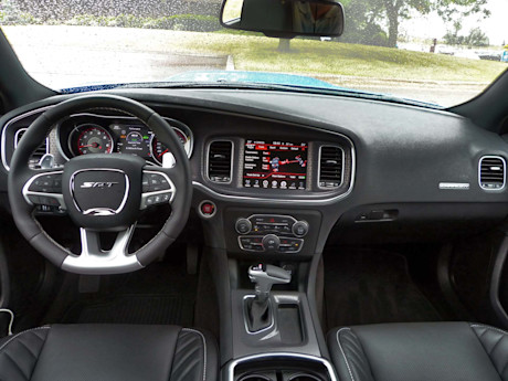 Editorial 2016 dodge charger srt 392 hemi jb 19
