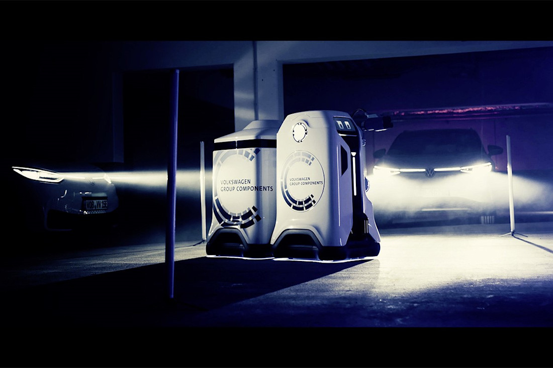VW développe un robot de recharge autonome