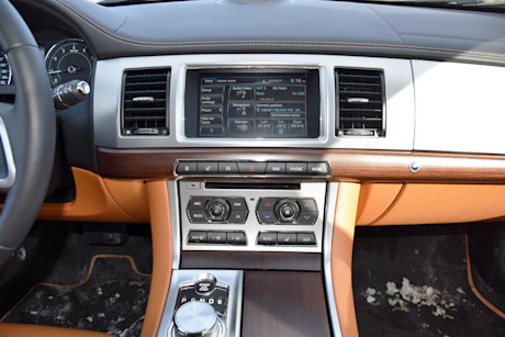 Editorial 2015 jaguar xf 30 awd jp 08