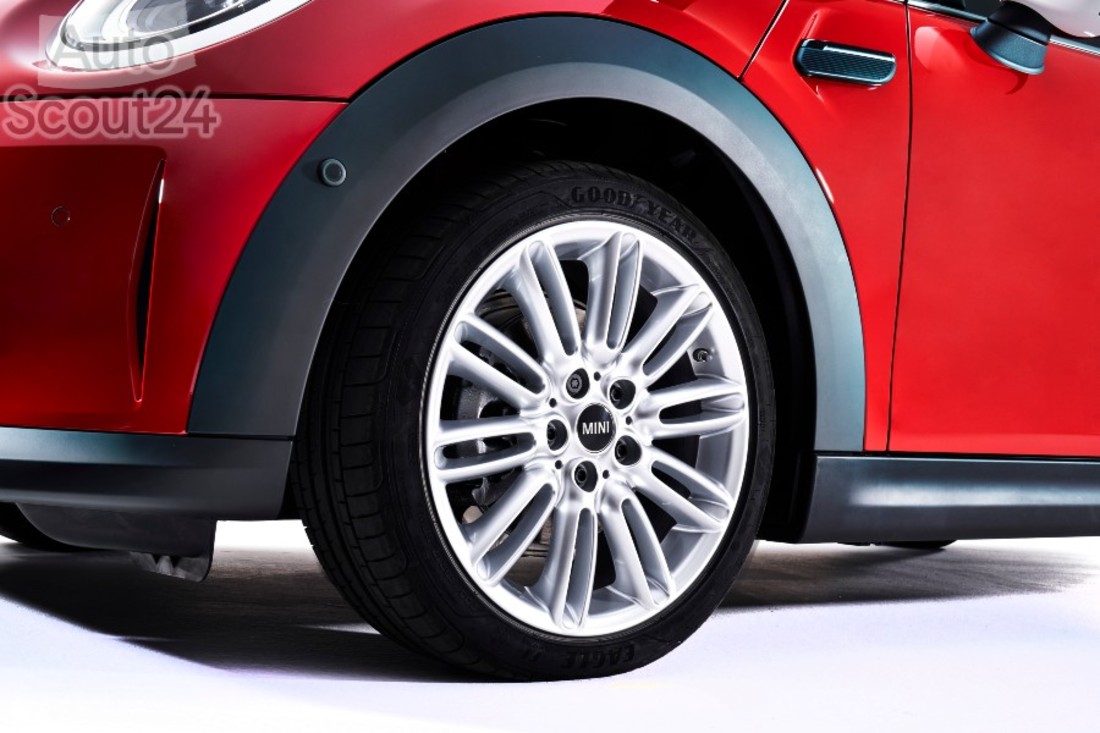 P90411757_highRes_mini-cooper-3-door-0 (1).jpg