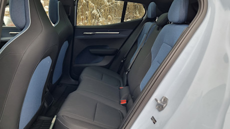 Volvo EX30 2025 vs Volvo EX40 2025 – Quel est le meilleur choix pour vous? Image
