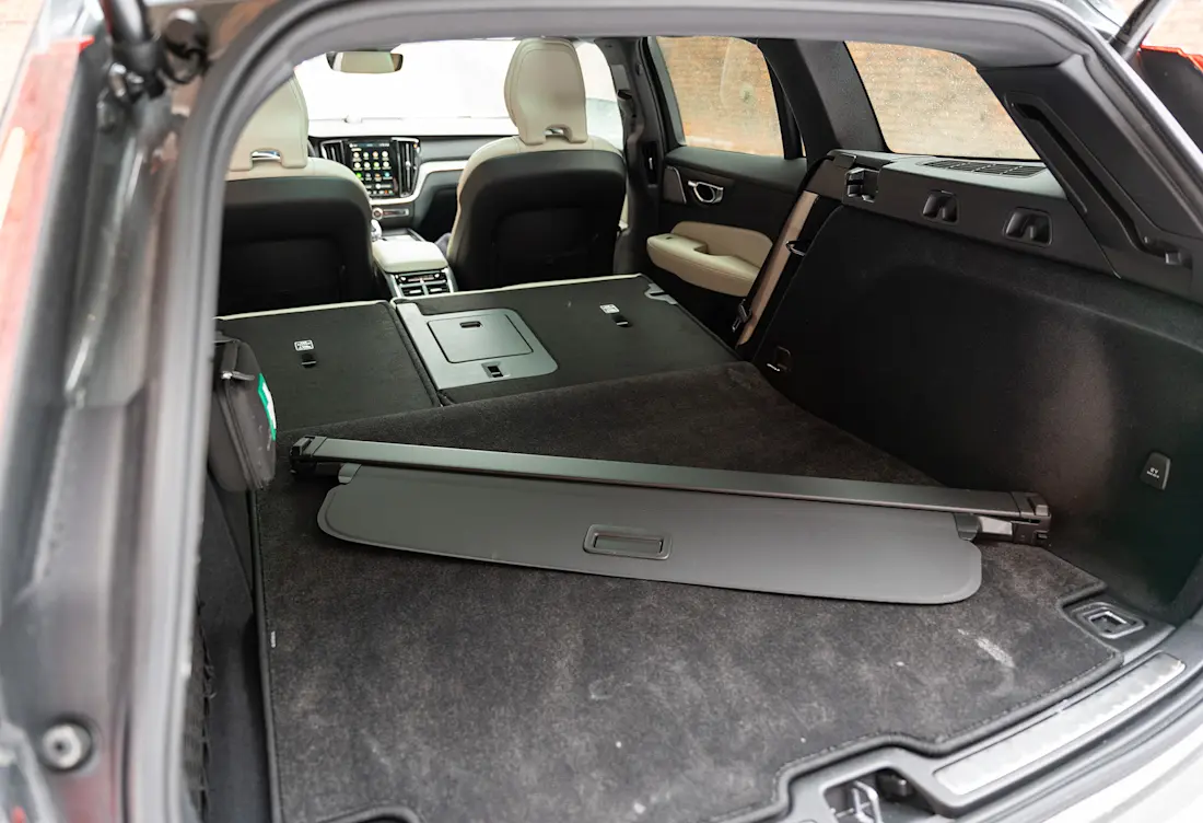2026 Volvo V60 Cross Country - TD - JW - 260209 - 25