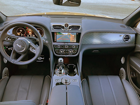 Editorial 2023 bentley bentayga 25 sb