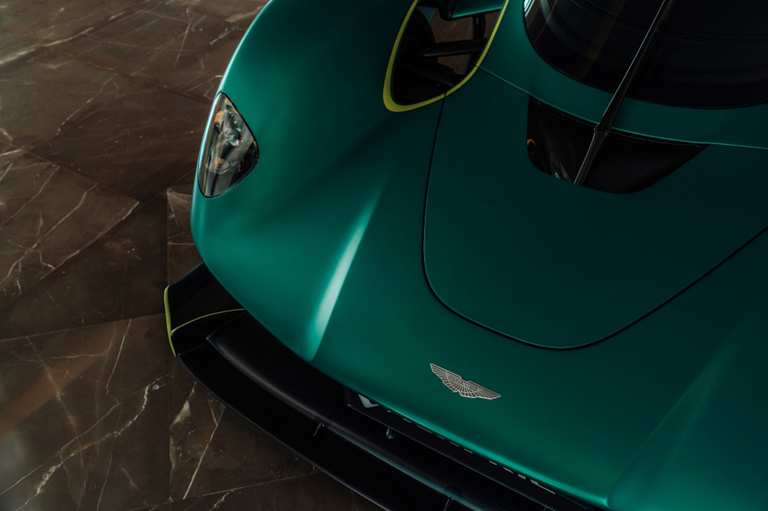 aston-martin-valkyrie-lego-2025 (2).jpg