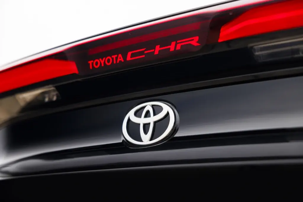 toyota-c-hr-hybrid-2024-review-typisch-toyota-maar-toch-ook-weer-niet-1599bc-1599bc