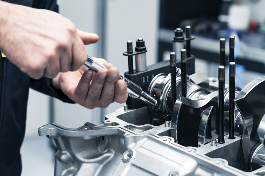 New_Aston_Martin_V6_Engine_3-jpg.jpg