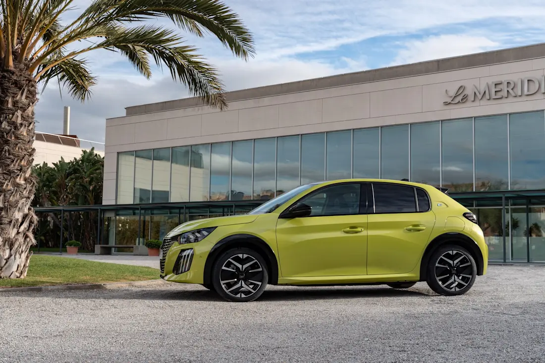 peugeot e-208 gt 374