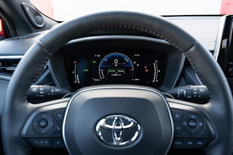 Editorial 2024 toyota corolla cross hybrid xse awd 240408 03 jw